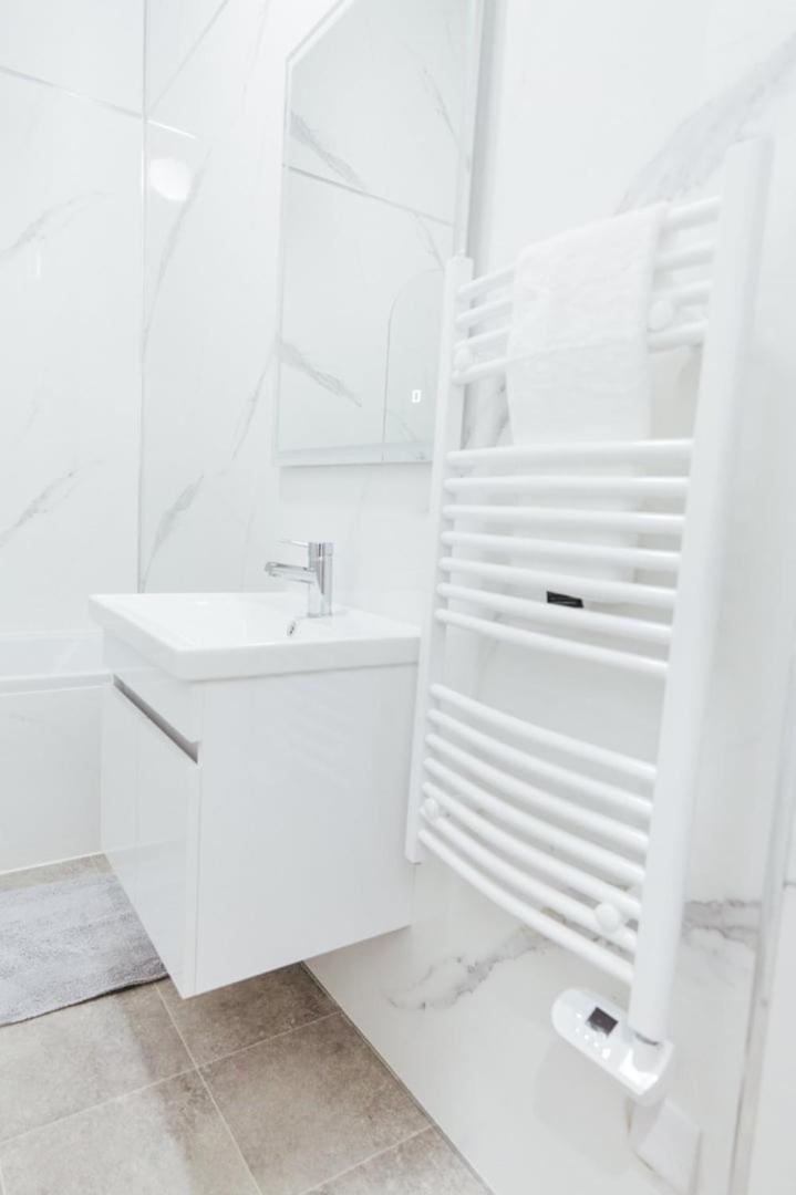 Stylish Comfort In London Apartment