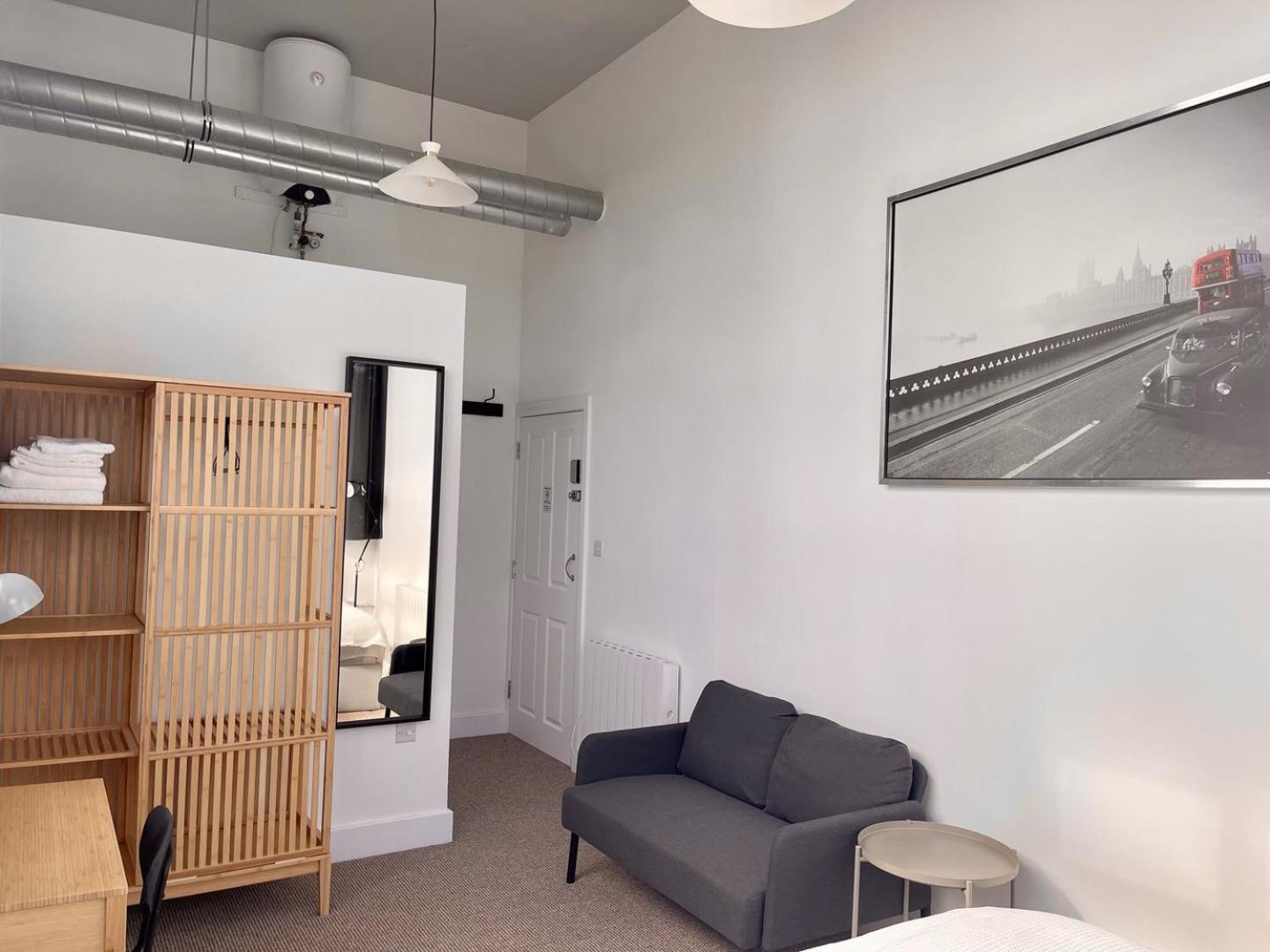 Stylish Comfort In London Apartment
